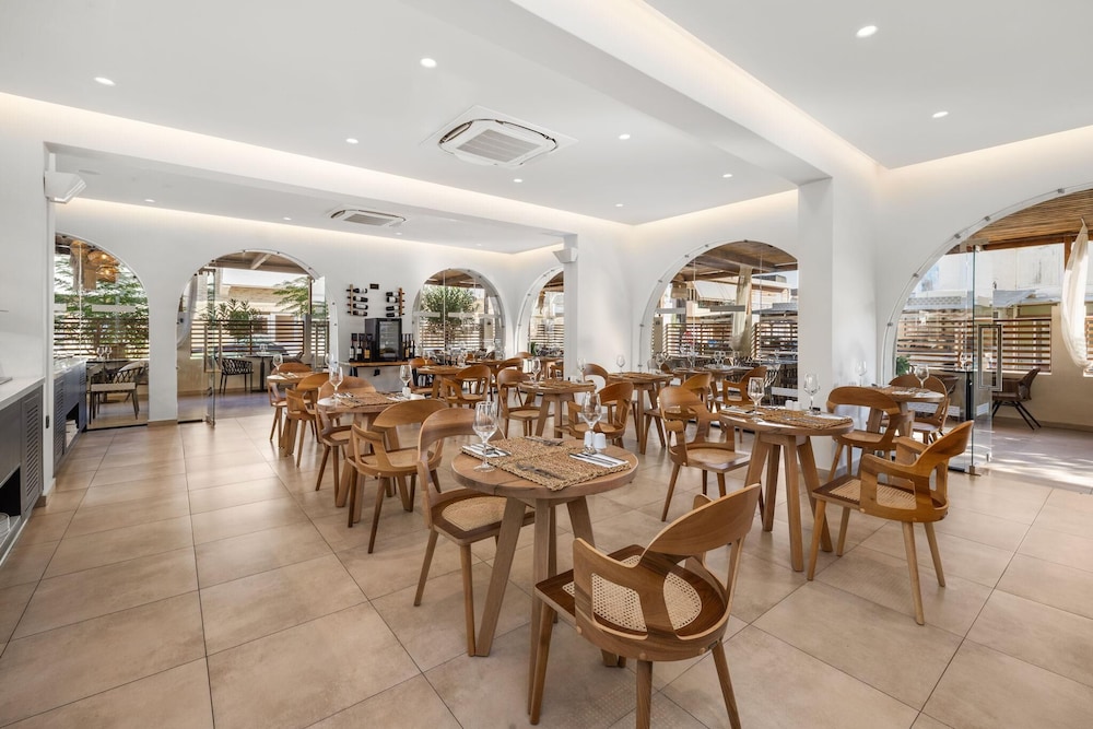 Cabana Blu Lifestyle Boutique Hotel & Suites 45/65