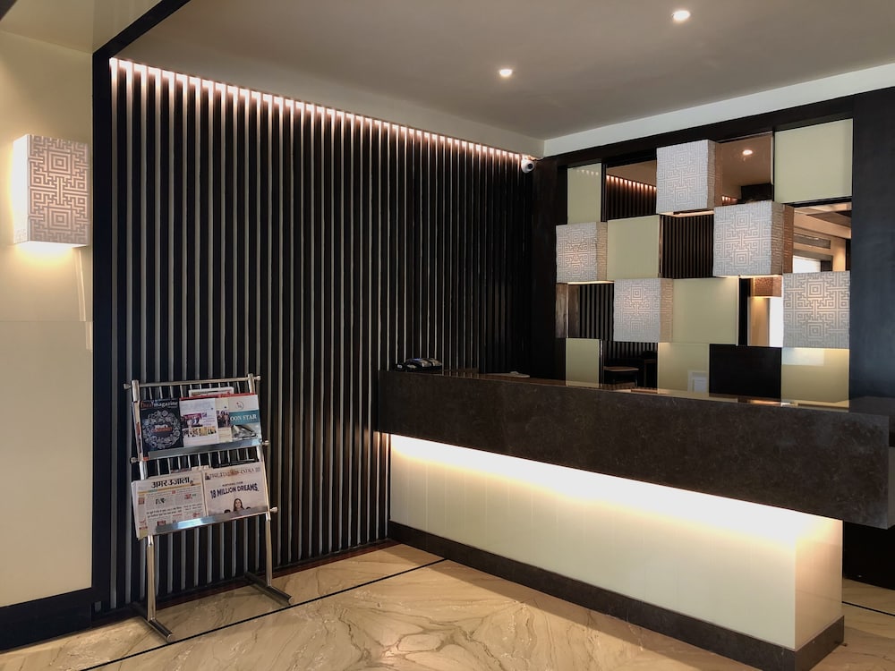 Royale Sarovar Portico Agra 8/65