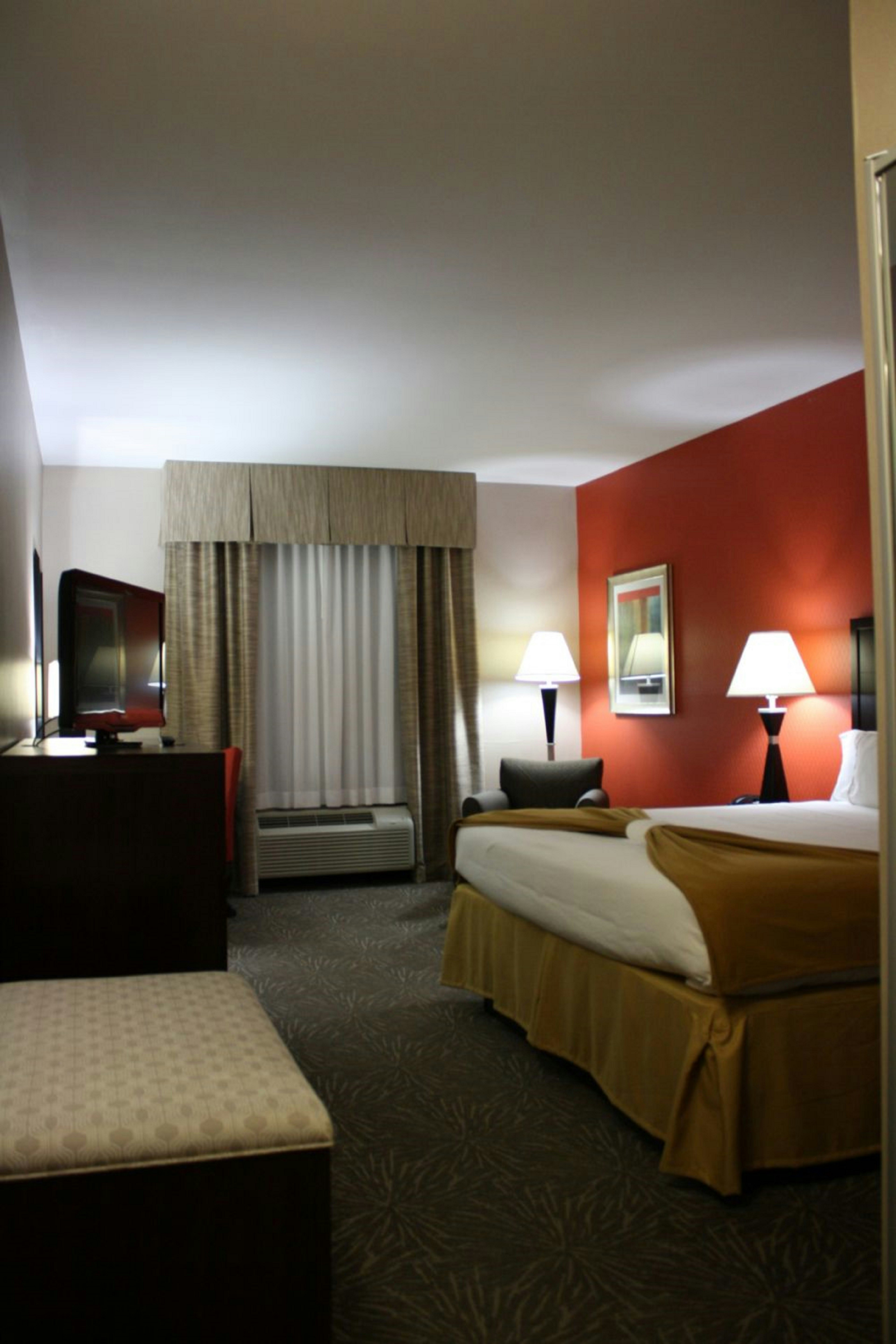 HOLIDAY INN EXPRESS TOLEDO NORTH 33/51