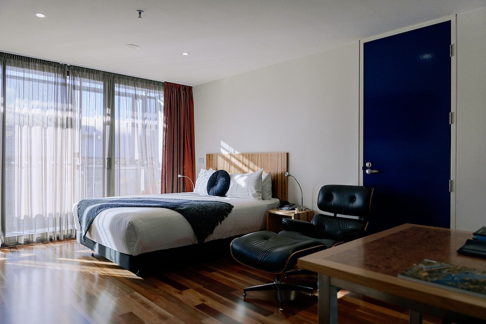 STUDIO, APARTMENT