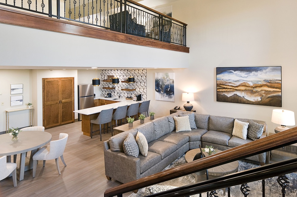 Clubhouse Hotel Suites Sioux Falls 45/67