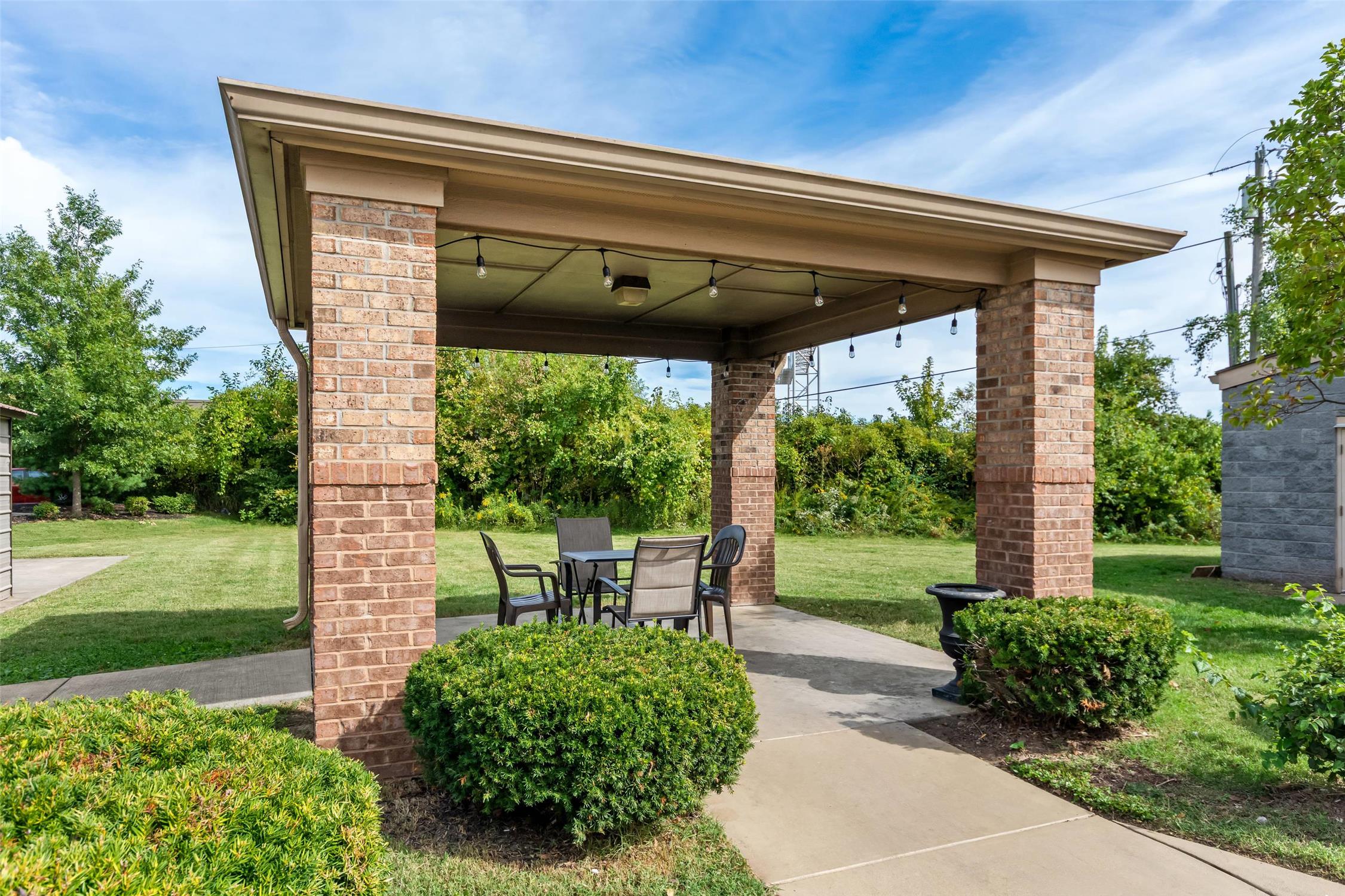 Birch Hill Suites Clarksville 33/35