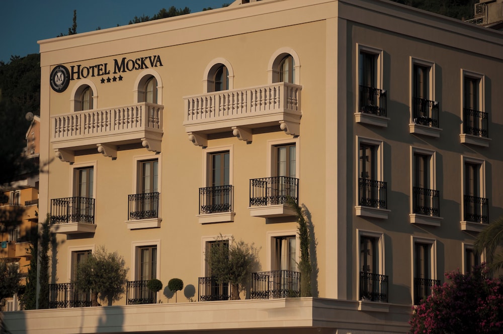Hotel Moskva 10/71