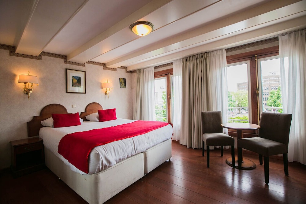 COMFORT, TWIN BEDS