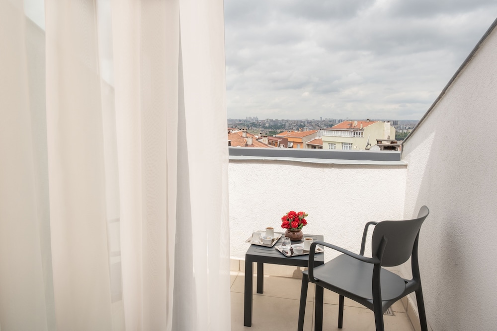 Elm Suite Hotel 35/41