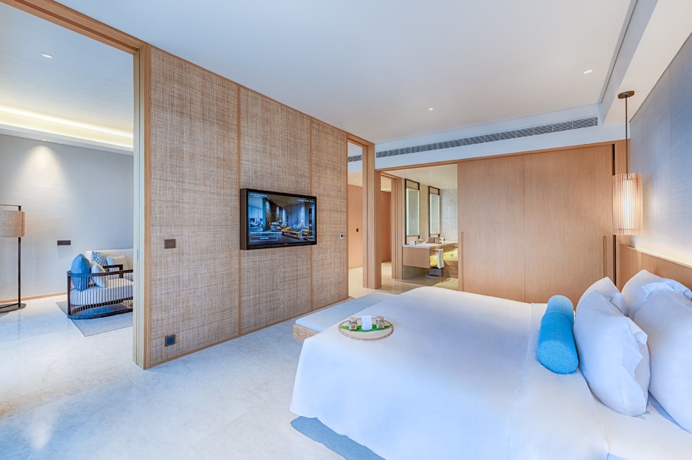 Monogram, Suite, King Bed, Ocean View, Monogram Lounge Access