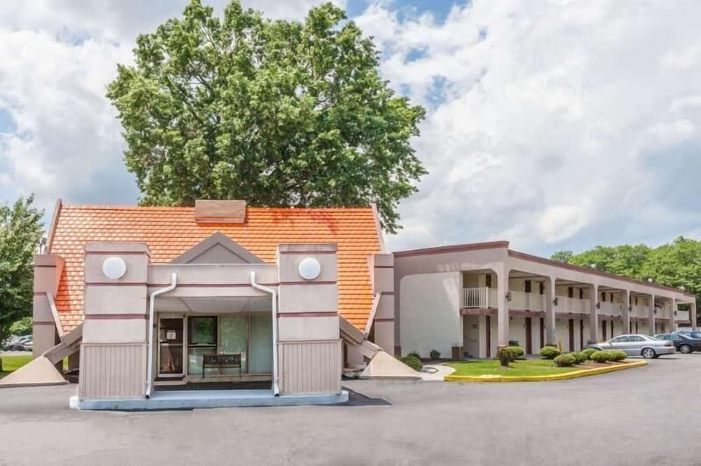 Motel6 Lawrenceville, NJ 37/40