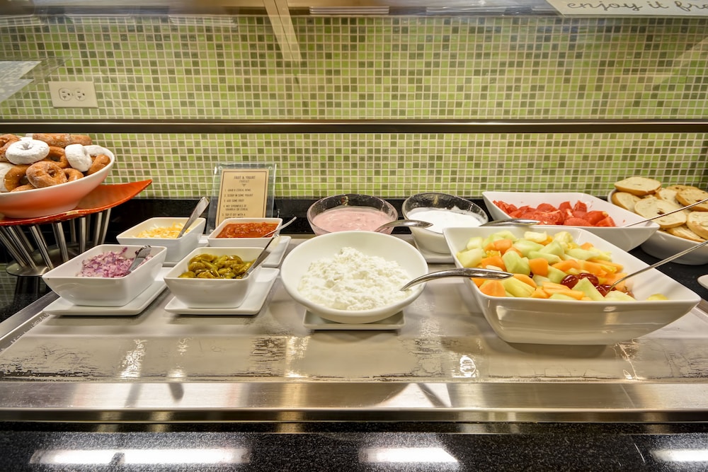 Hyatt Place Chicago/Naperville/Warrenville 56/68