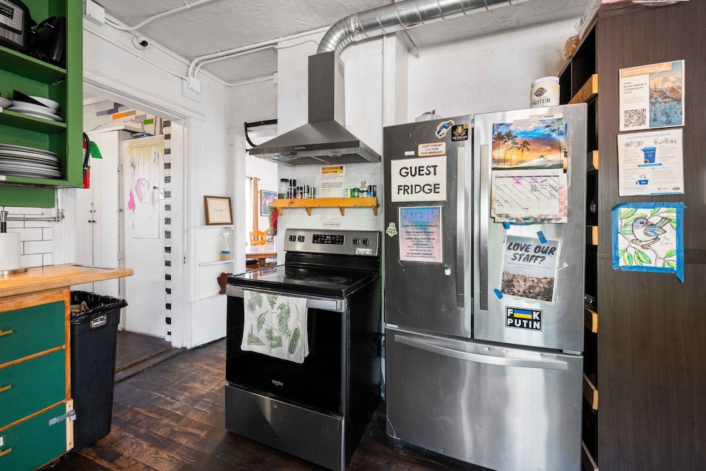 Bunk & Brew Historic Lucas House 10/71