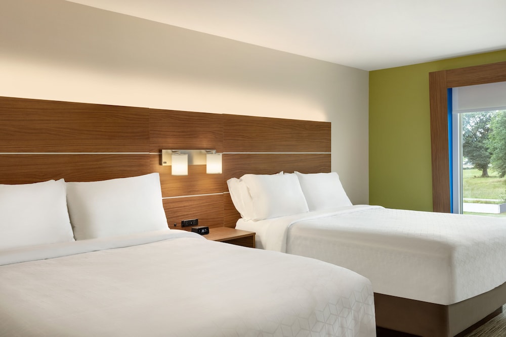Holiday Inn Express Hotel Suites Searcy 12/50