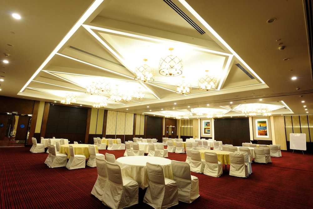 Gurmon Hotels Sohna Road Gurugram a Member of Radisson Individuals 54/75