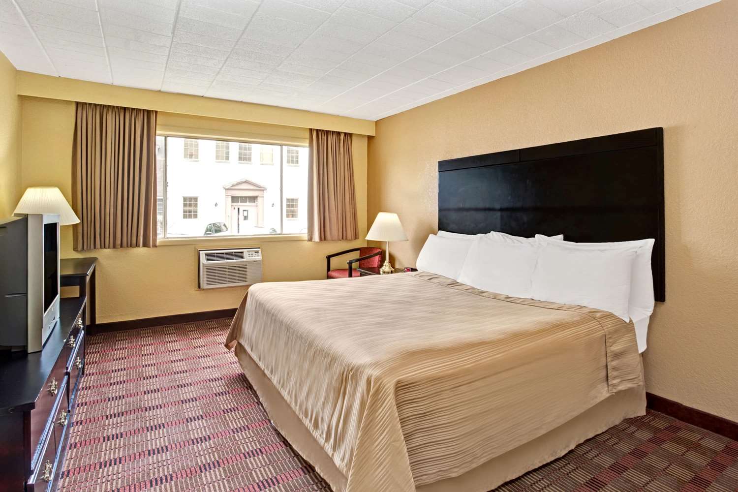 Howard Johnson By Wyndham Pikesville 3/19