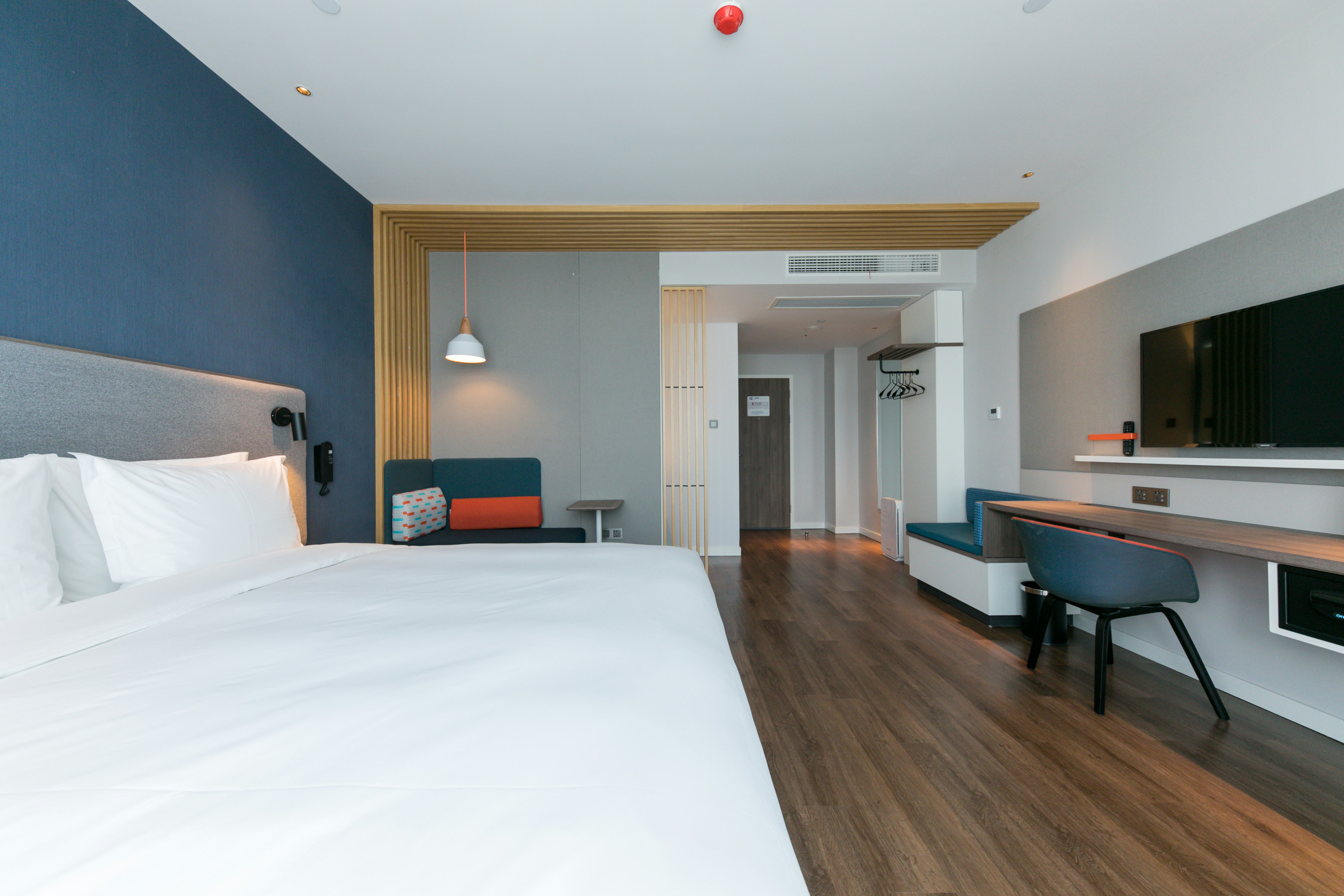 Standard, King Bed, Extra Floor Space