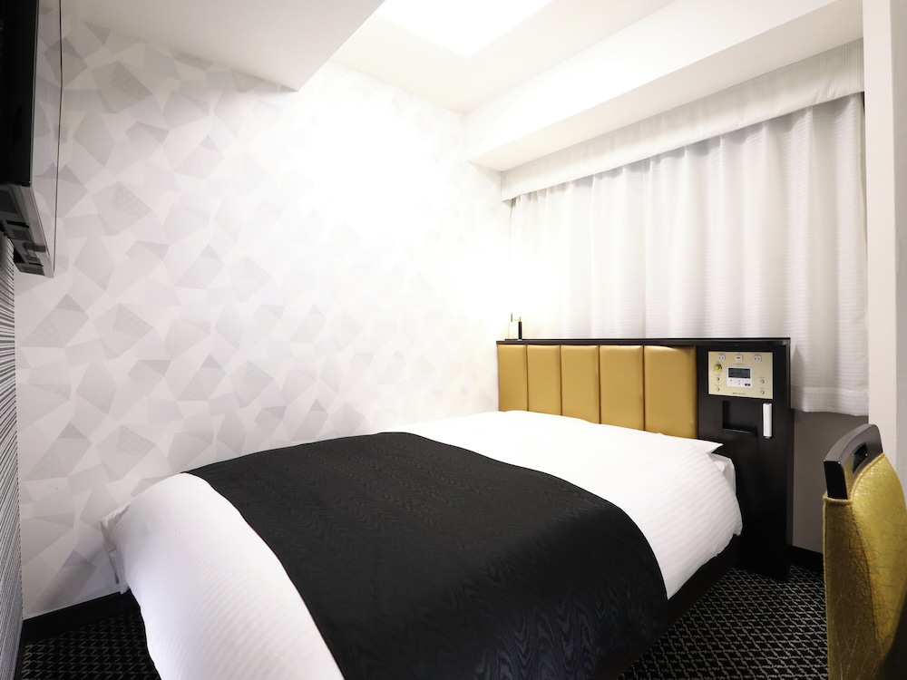 ROOM, DOUBLE BED