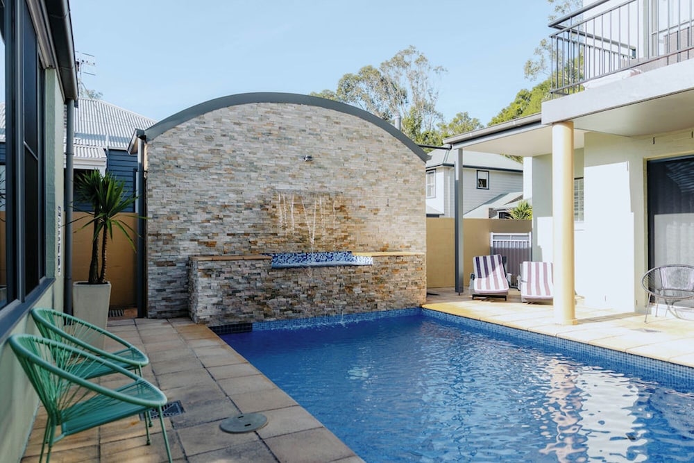 BERRY VILLAGE BOUTIQUE MOTEL 24/49
