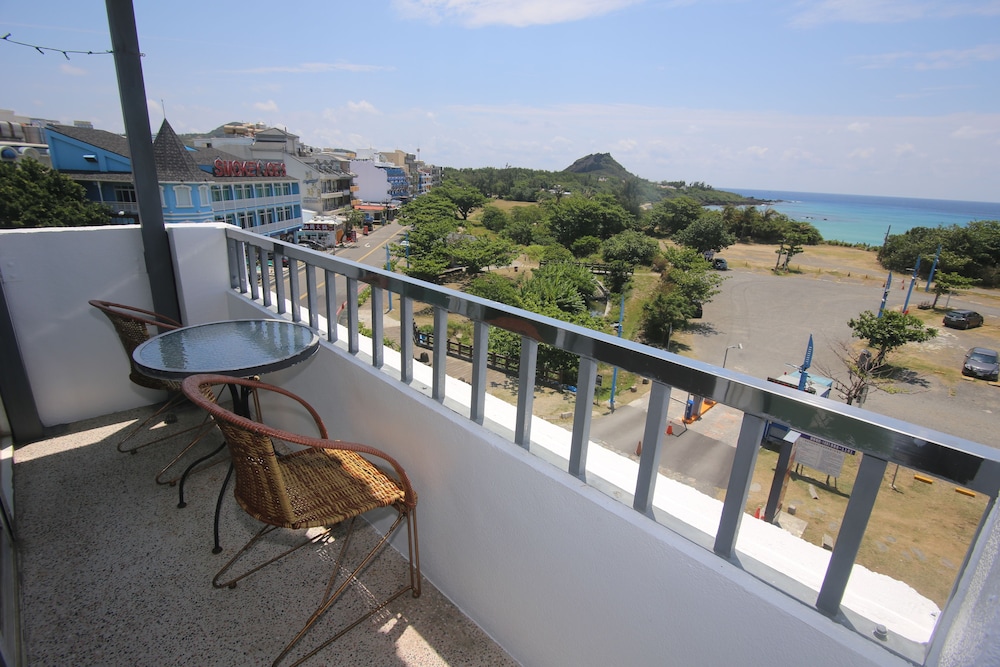 Water Front Hotel 4/53