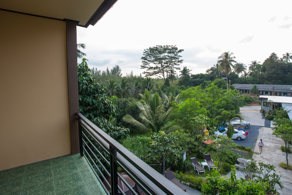Khaolak Suthawan Resort 5/47
