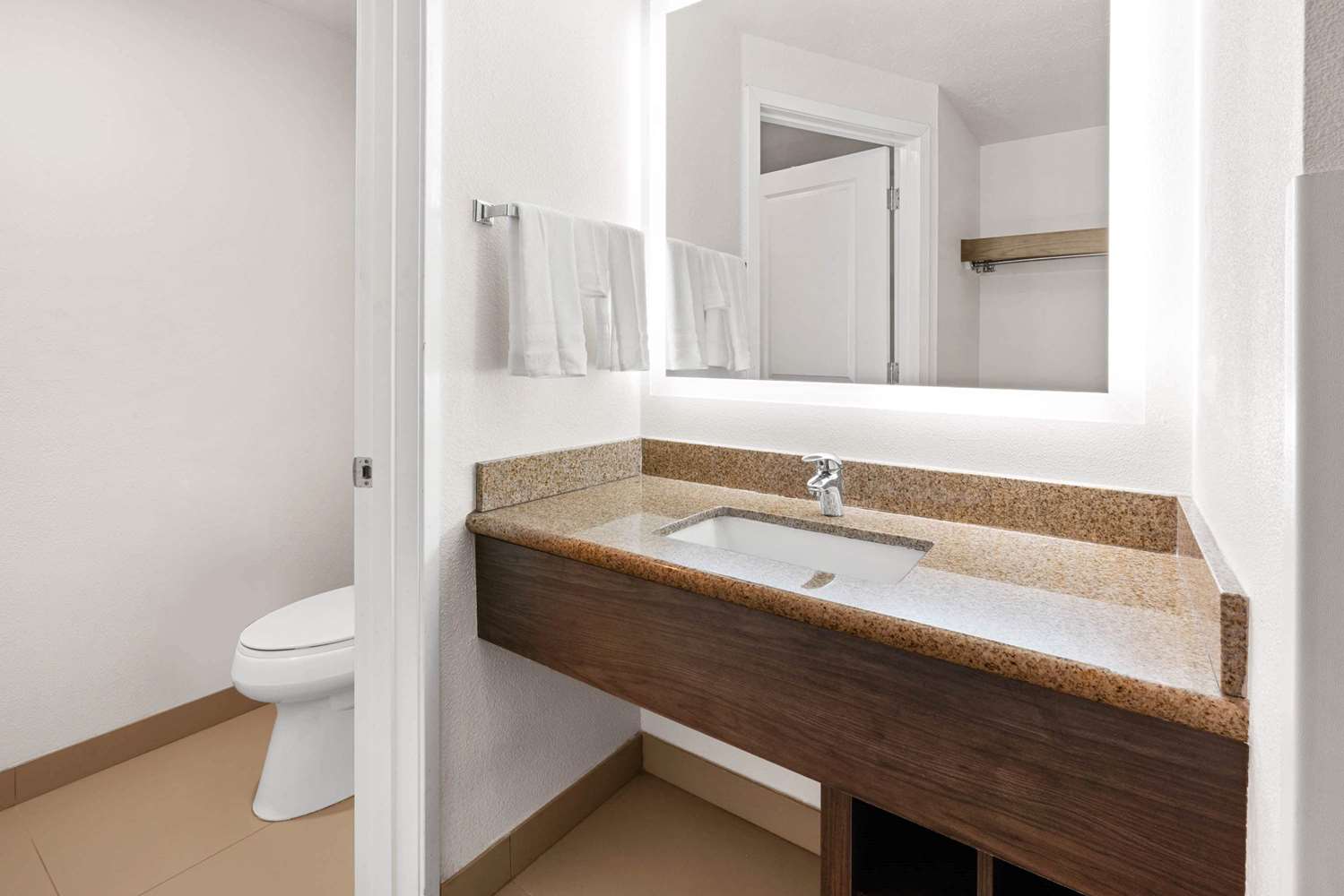 La Quinta Inn & Suites by Wyndham Portland NW 22/27