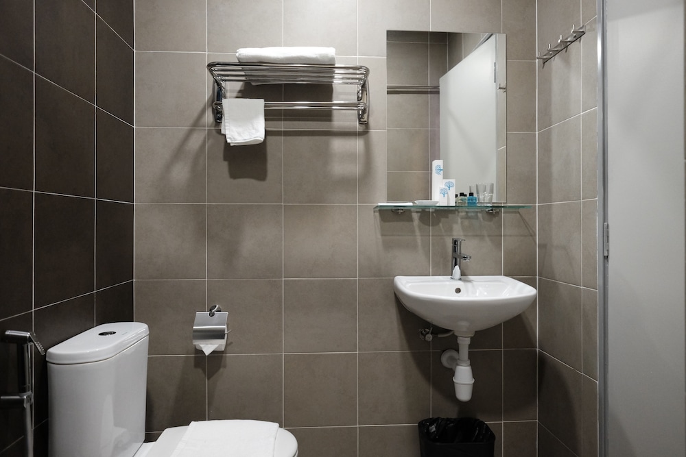 B Lot Hotel 48/51
