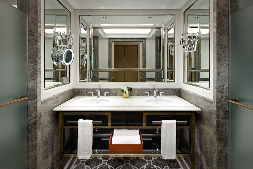 Lotte Hotel Seoul Executive Tower 61/68