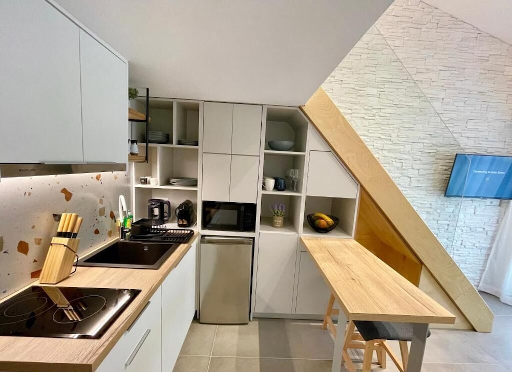 Aelia Suites 48/63