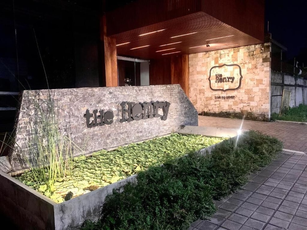 The Henry Hotel Roost Bacolod 76/93