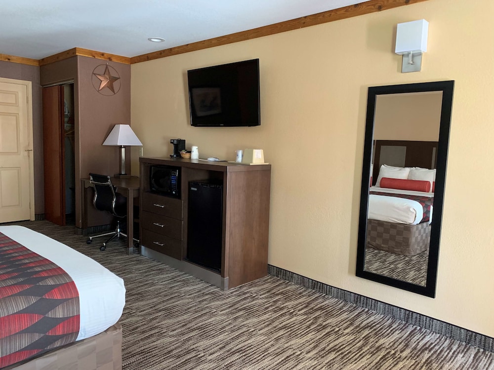 Best Western Windwood Inn & Suites 15/36