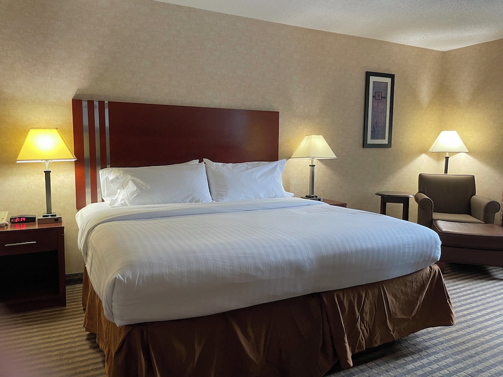 Lynchburg Grand Hotel 18/50