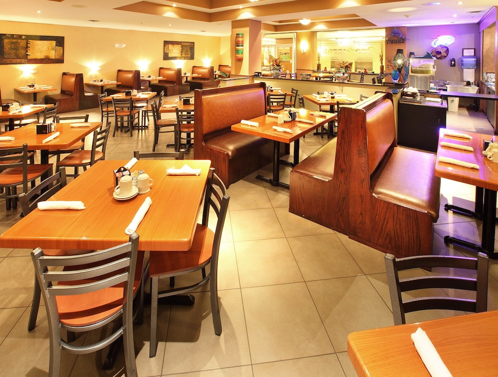 Hyatt House Bentonville / Rogers 35/44