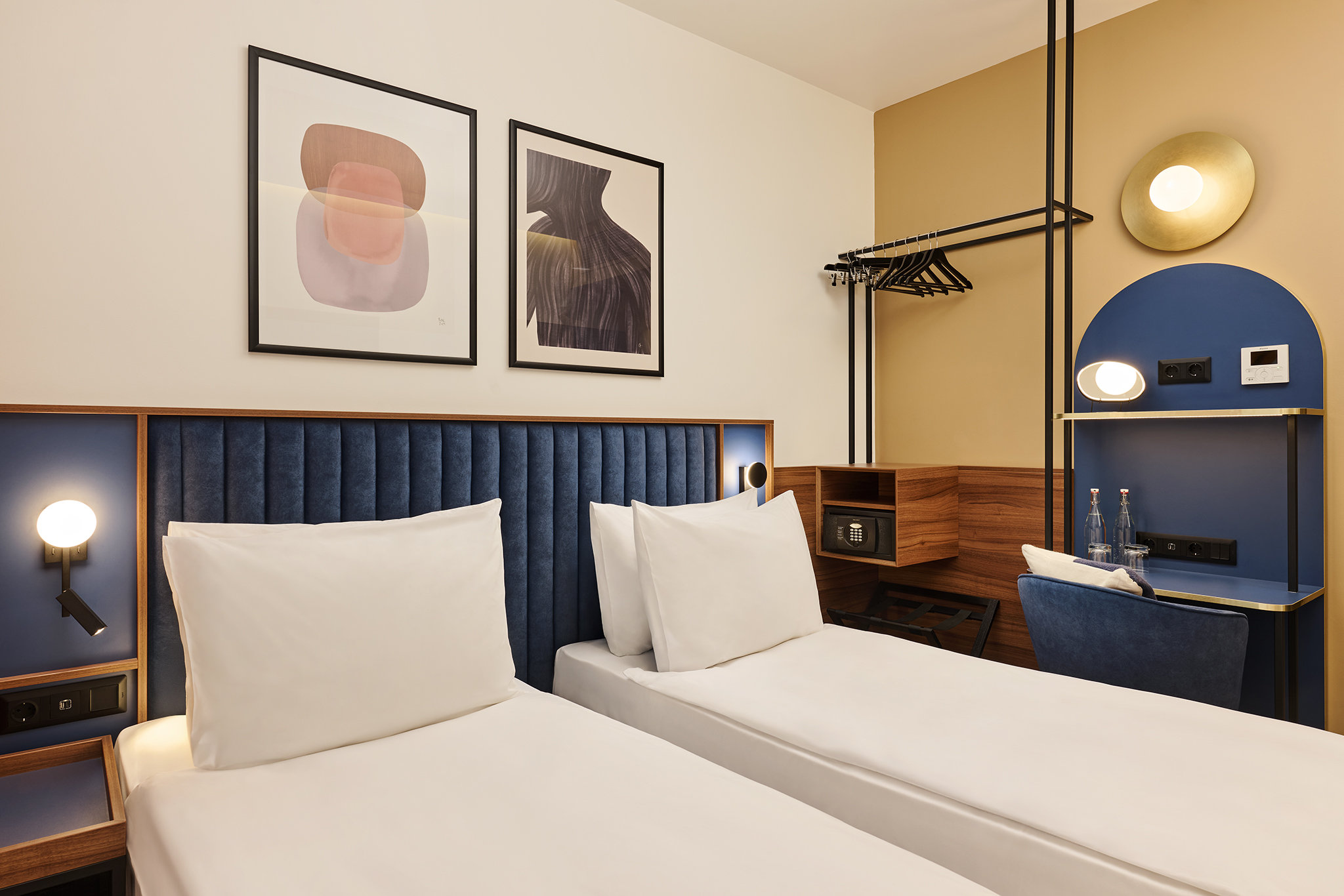 D8 Hotel 25/77