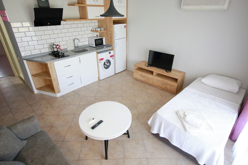 Deluxe, 1 Single and 2 Double Beds