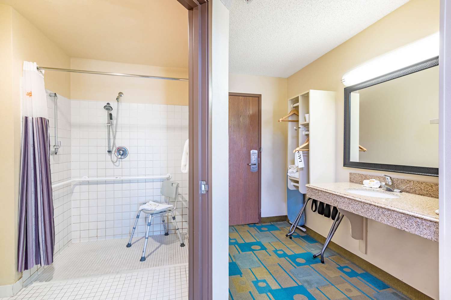 La Quinta Inn & Suites by Wyndham El Paso East 36/37