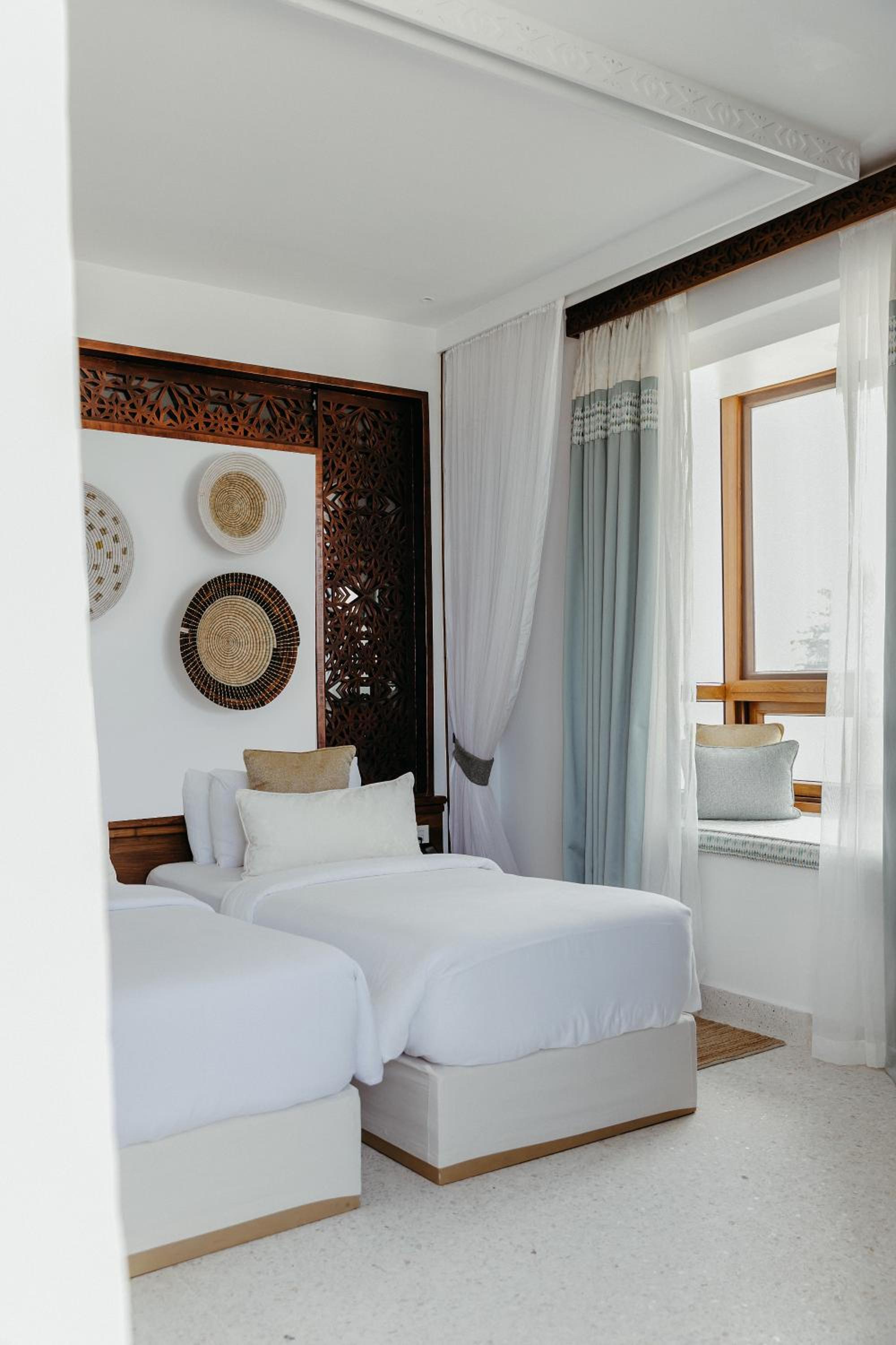 DELUXE FAMILY ROOMS