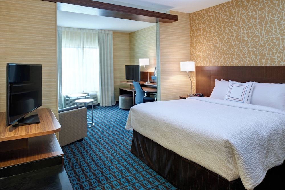 Suite, King Bed, Sofa, Accessible