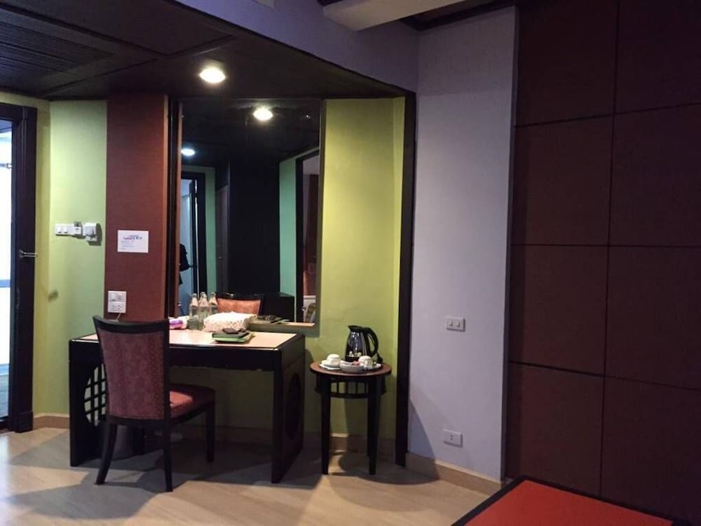 BP GRAND TOWER HOTEL 43/59