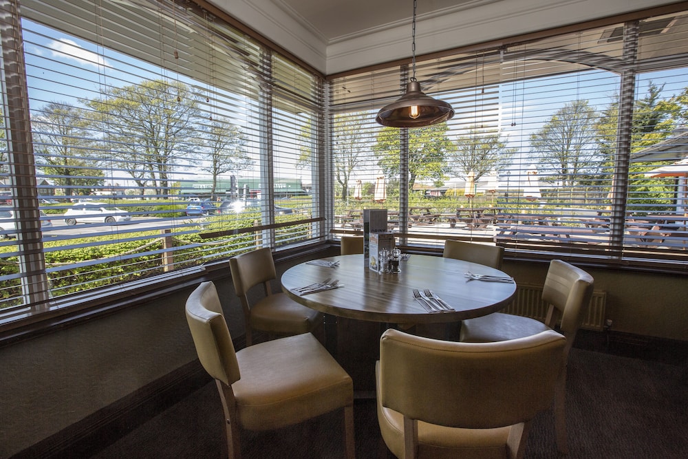 Premier Inn Leeds / Bradford Airport 23/41
