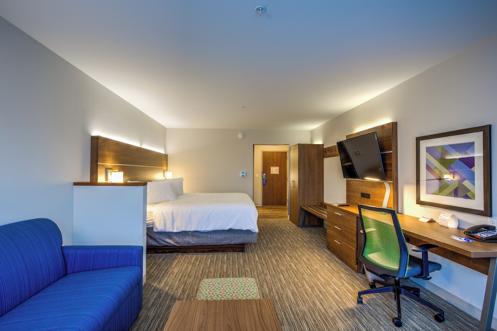 Holiday Inn Express Suites Reedsville State Coll Area 23/56