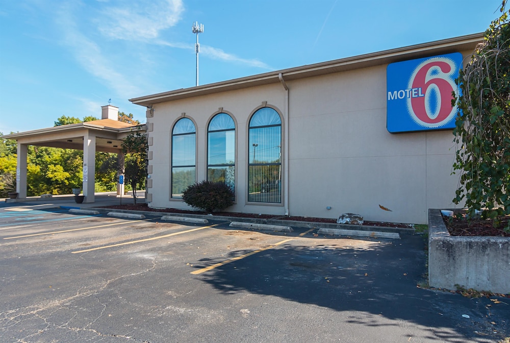 Motel6 Hannibal, MO 42/45