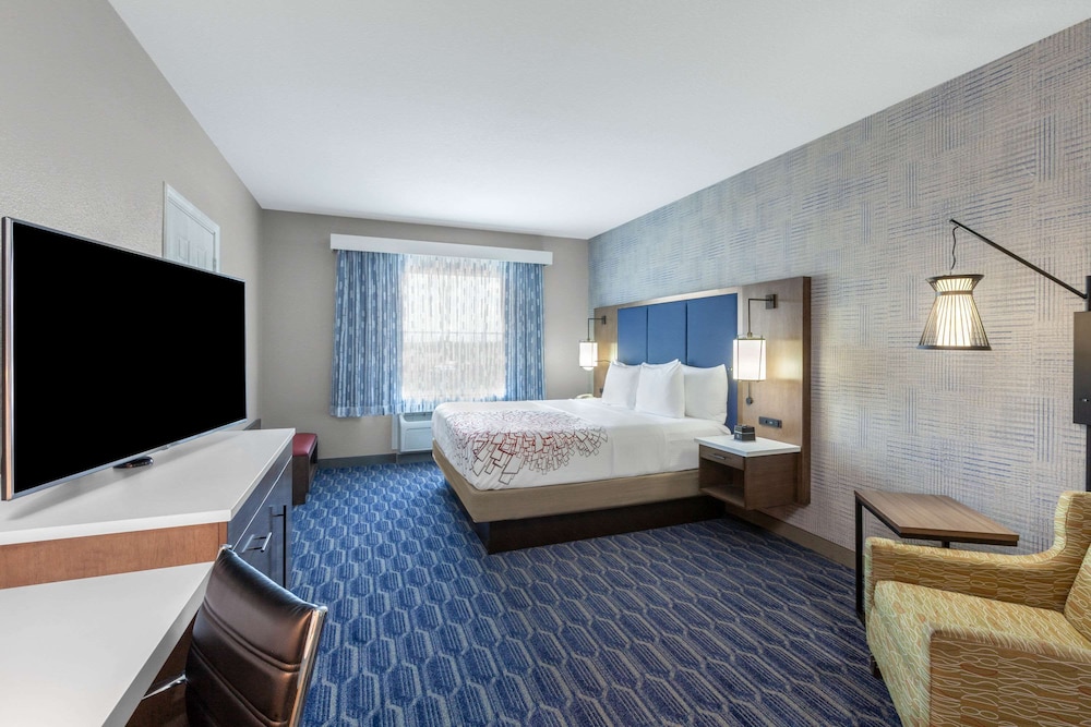 La Quinta Inn & Suites by Wyndham Houston Channelview 9/66