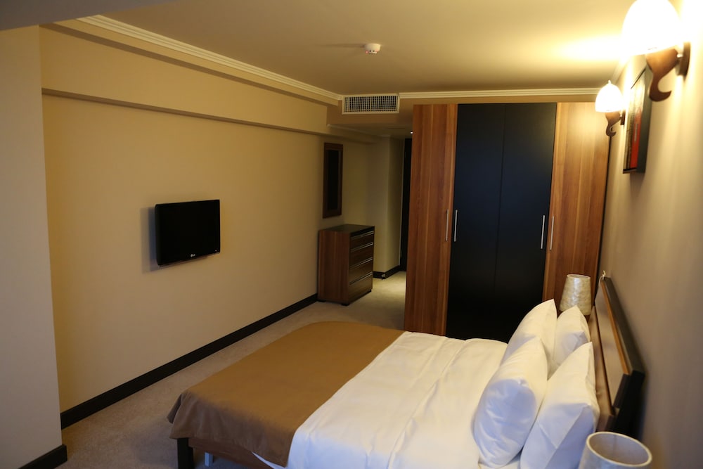 Nairi Hotel 28/68