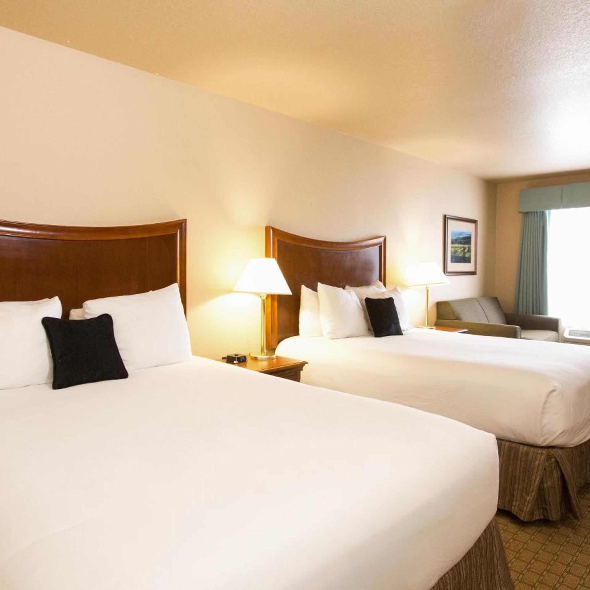 Standard, 2 Queen Beds, Pet Friendly