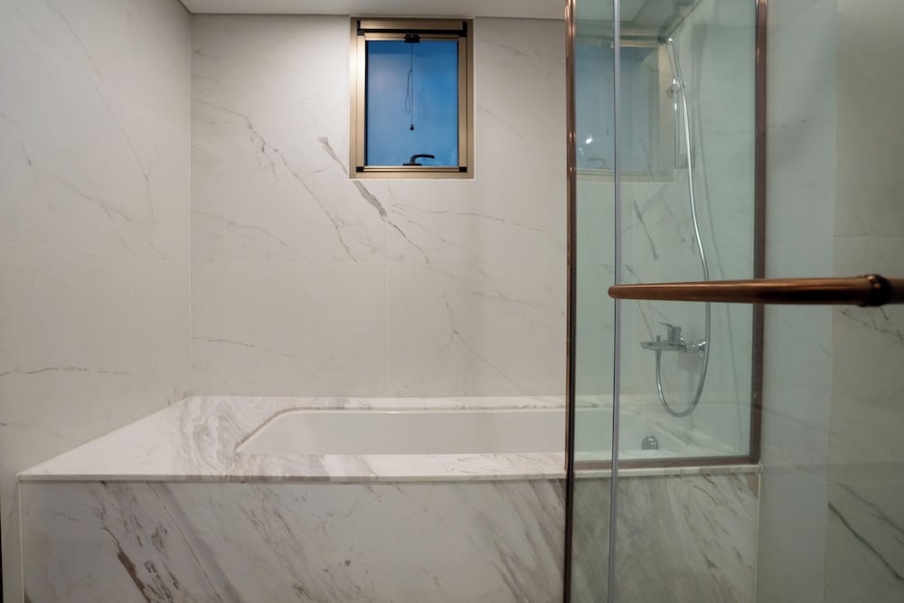 Midtown Premium Apartments 40/40