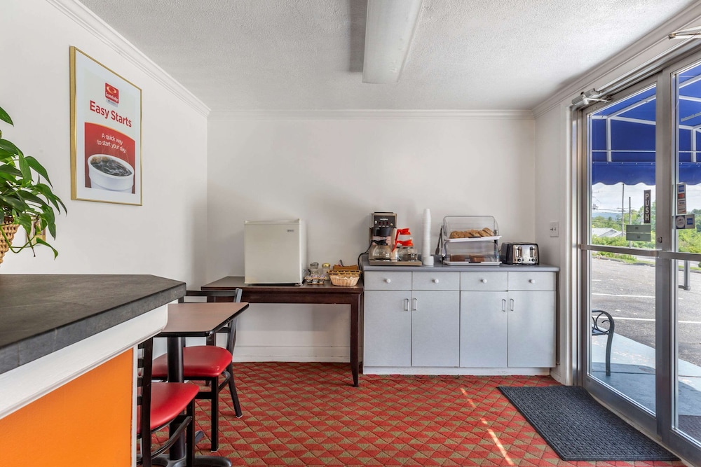 Econo Lodge Lee - Great Barrington 45/65