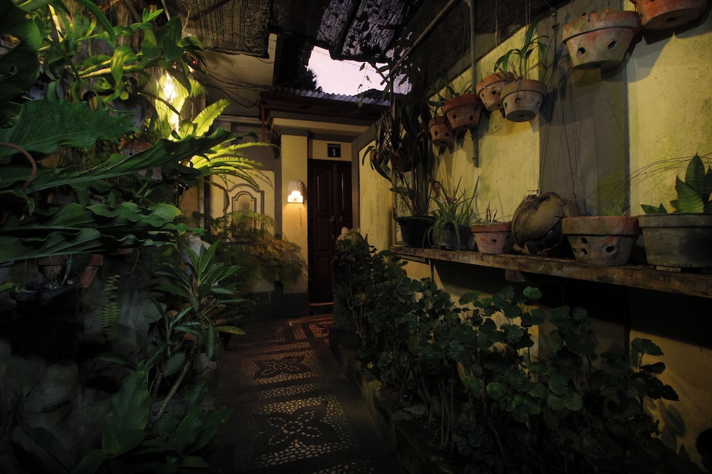 Hotel Jati And Home Stay 63/71