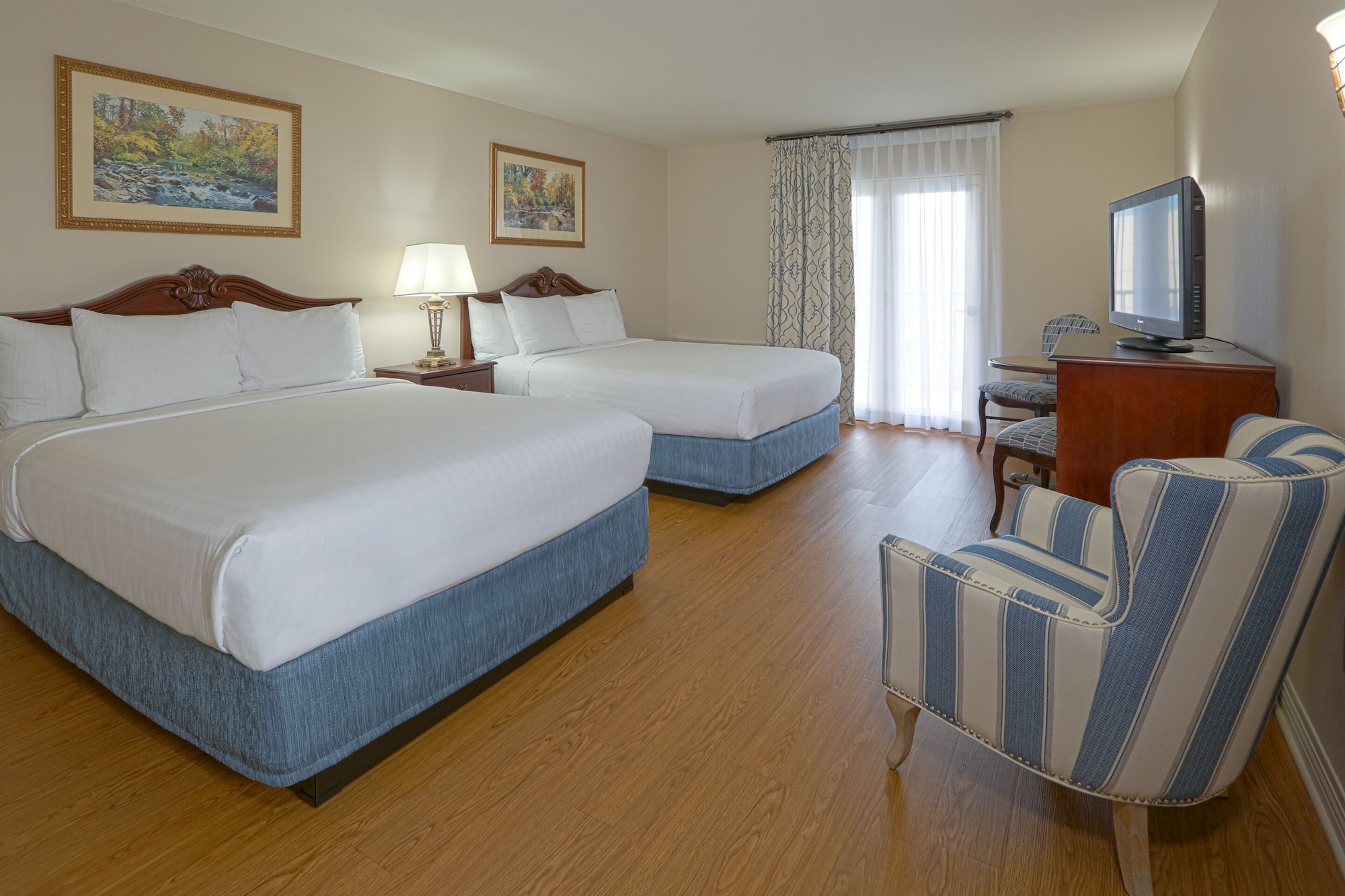 DELUXE, QUEEN BED