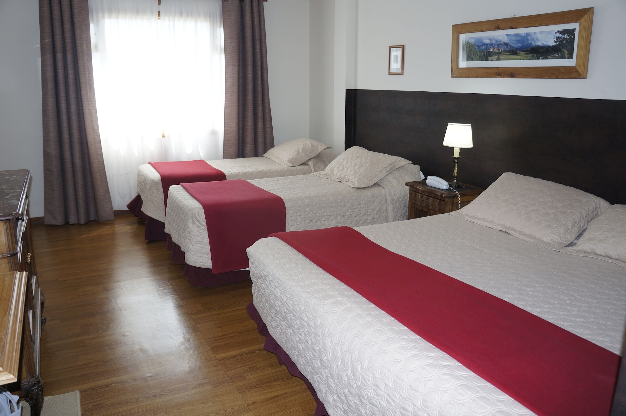 ROOM, QUADRUPLE