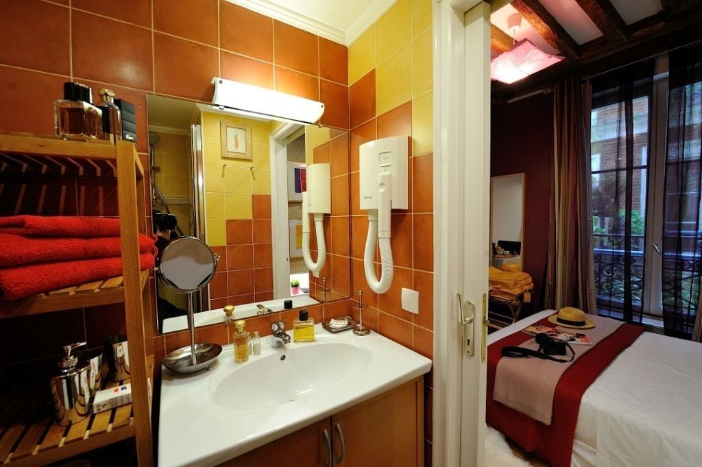 Female Only, Studio, Double Bed، Les Patios Du Marais 2/2