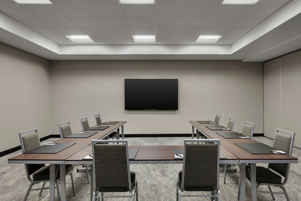 Ac Hotel By Marriott Cincinnati At Liberty Center 39/50