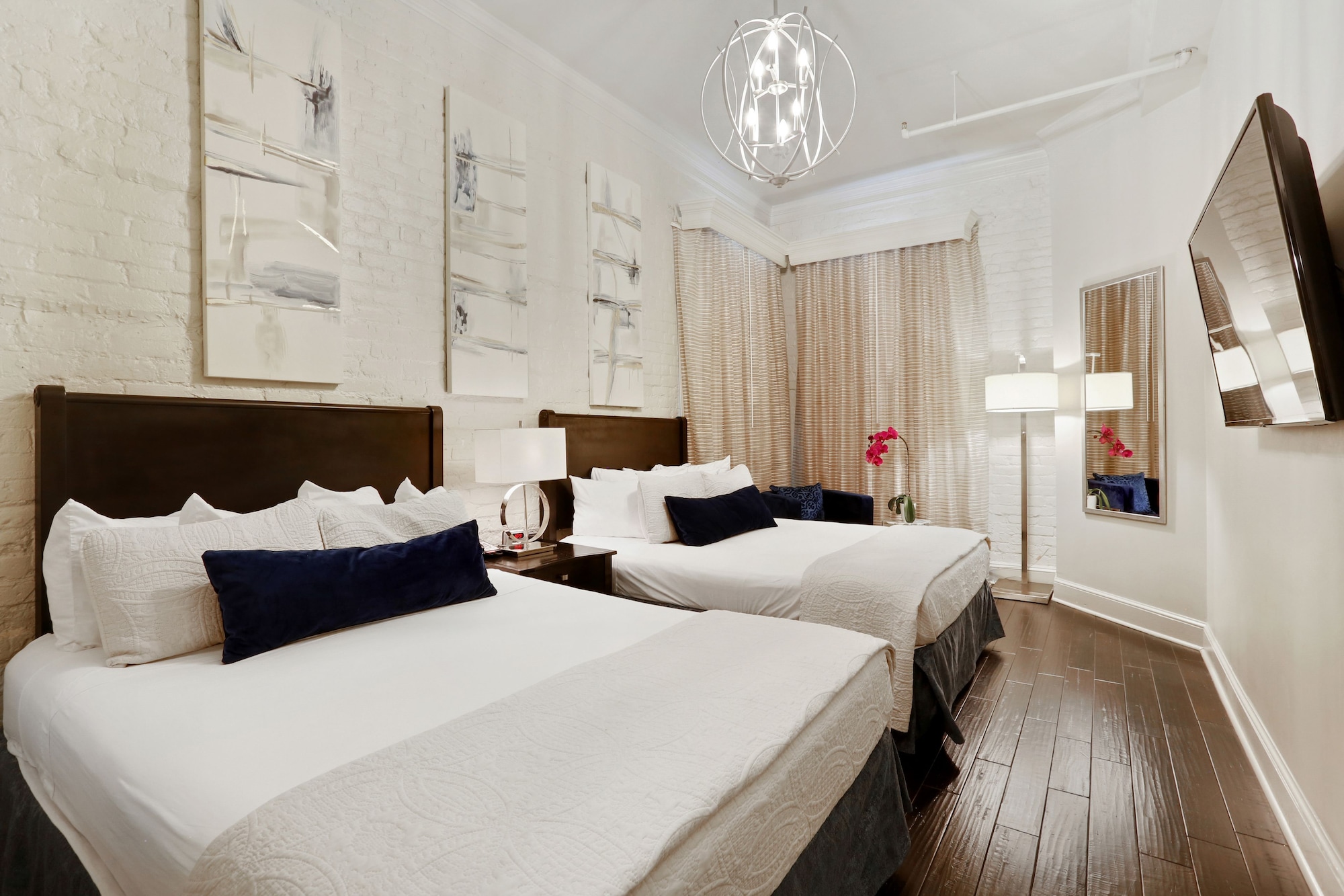 STANDARD, 2 DOUBLE BEDS