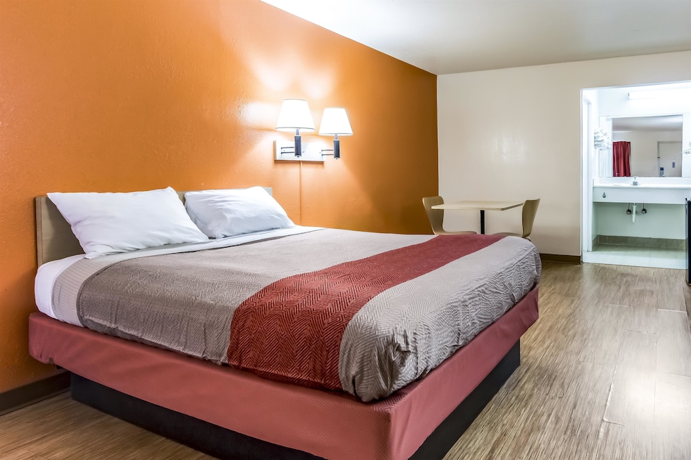 Motel6 Raleigh, NC Cary 27/54